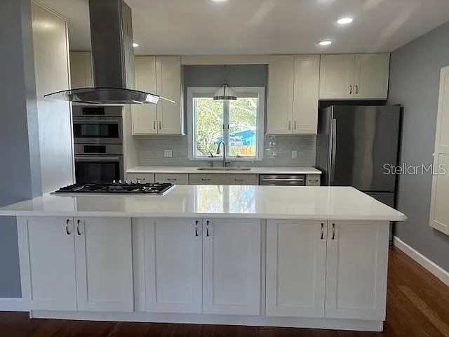 559 Chicago Ave — Photo 11