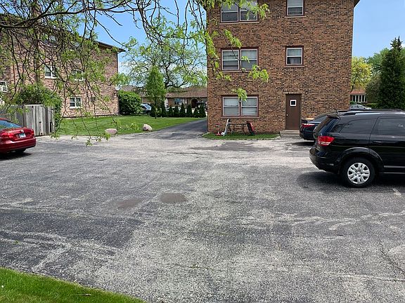 2nd image of 16558 Crescent Ave