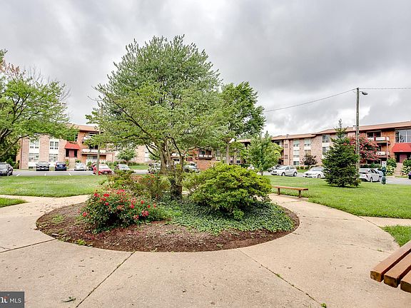 3rd image of 216 Locust St SE APT 136
