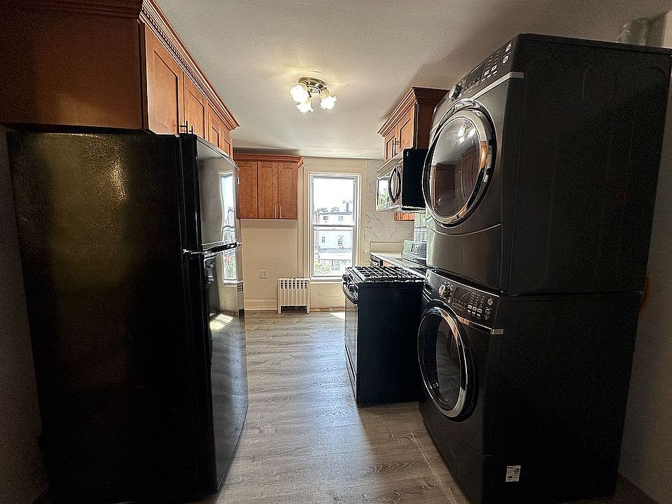 1st image of 328 39th St