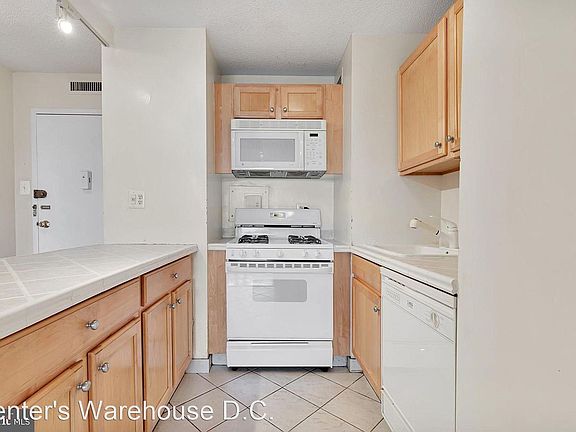 2nd image of 2030 N Adams St APT 1109