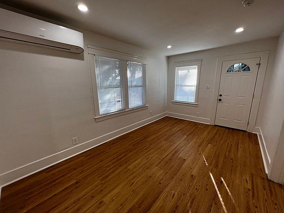 2nd image of 7218 S Budlong Ave