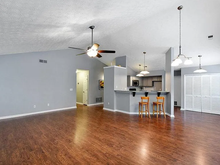 10500 Summer Creek Dr — Photo 8