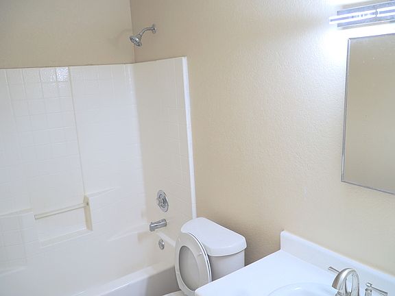 4th image of 1601 Danbury Dr