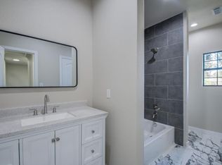 9105A Kelburn Dr, Houston, TX 77016