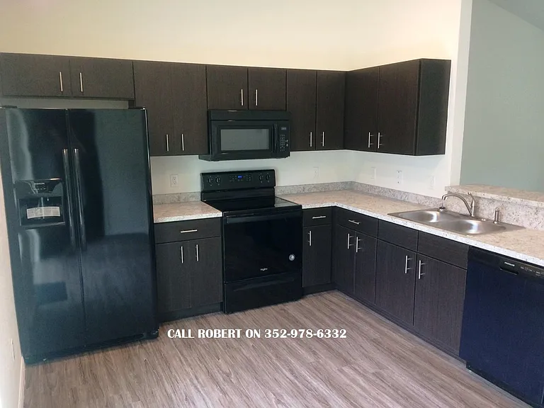 4100 Holly Hl — Photo 4