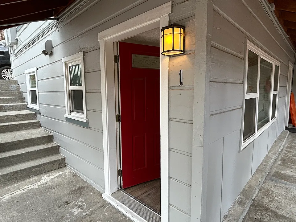 2726 View Dr #1