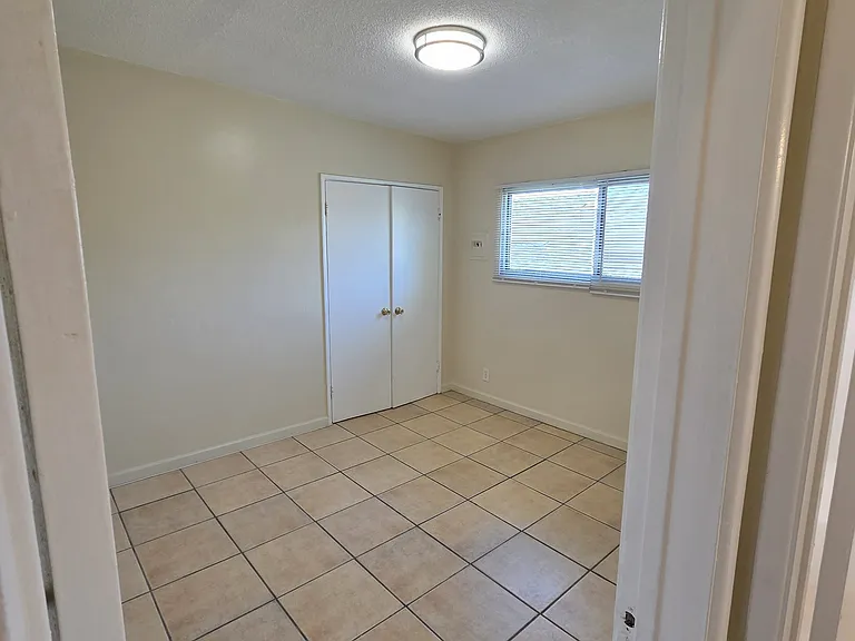 437 Walnut Ave #5 — Photo 8