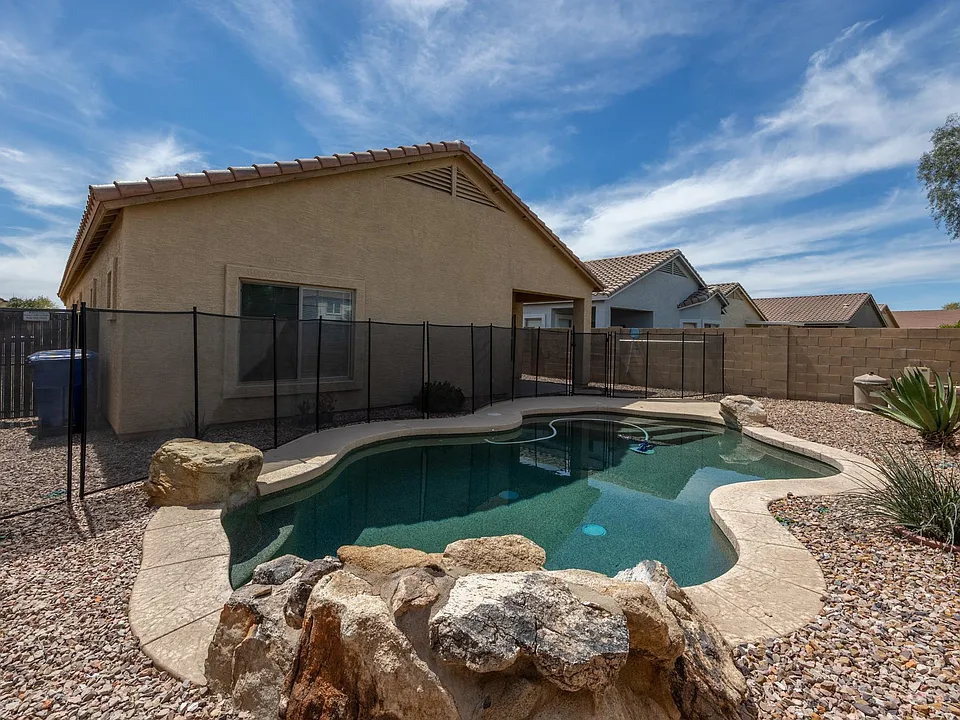 17212 W Saguaro Ln