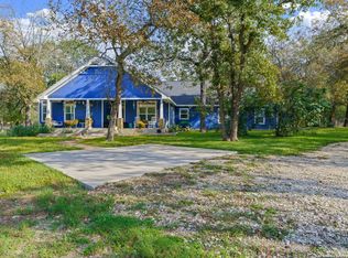 54 Post Oak Rd, La Vernia, TX 78121