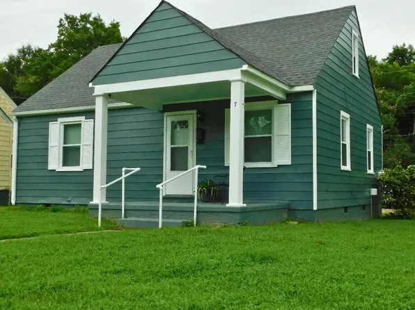 7 Pickett Ct, Blackstone, VA 23824