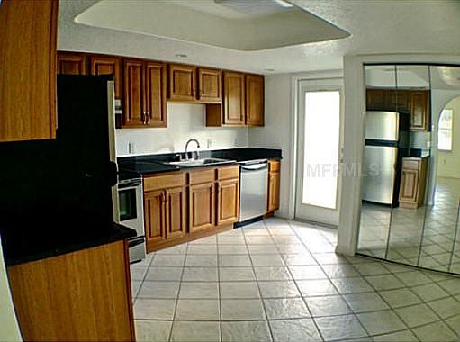 3rd image of 915 W Magnolia St