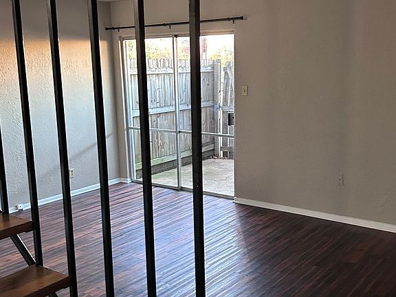 4th image of 2414 W Abram St APT W