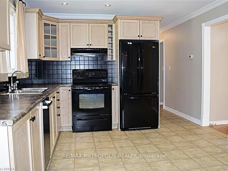 5 McCammon St #UPPER — Photo 10