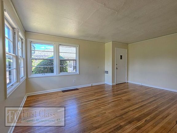 4th image of 5725 N Montana Ave