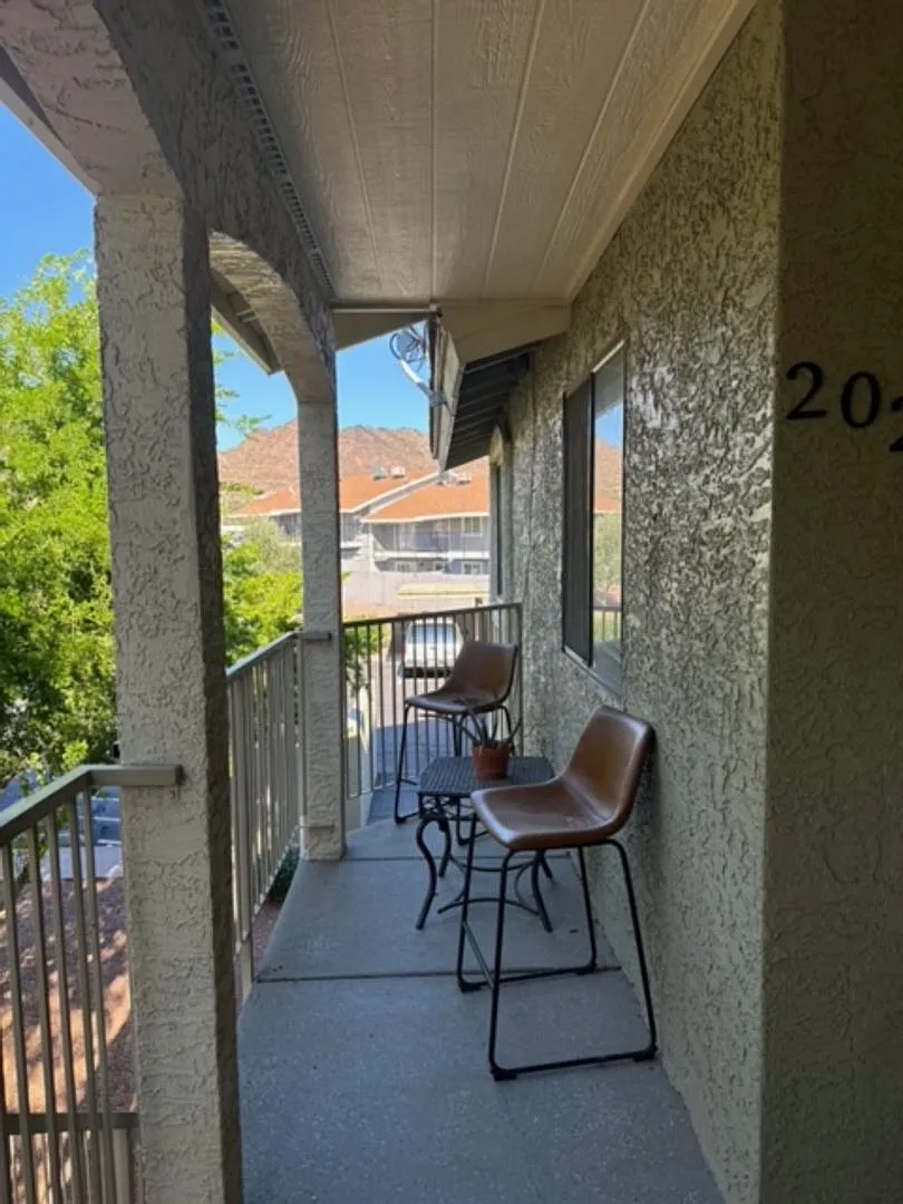 2 bedroom 2 bath condo located in a gated community — Photo 3