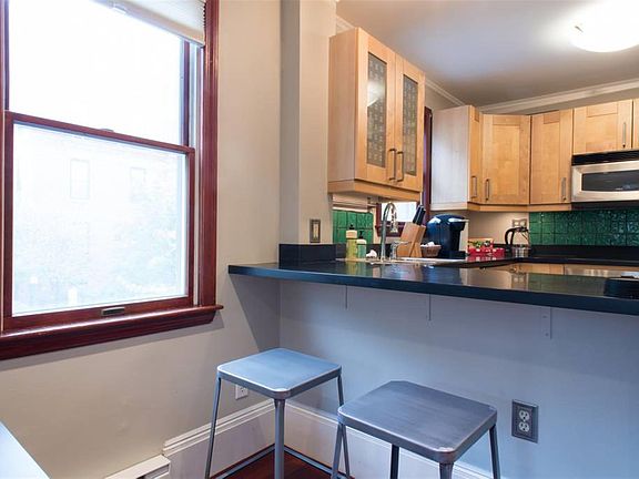 4th image of 52 Inman St