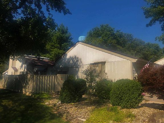 3rd image of 9120 S Greenridge Ln