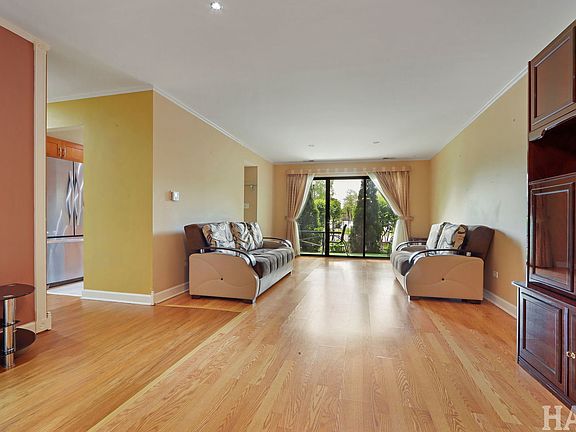 5th image of 70 Old Oak Dr APT 124