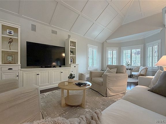 3rd image of 6 Water Front Ln