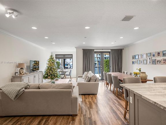5th image of 105 Isle Of Venice Dr #105