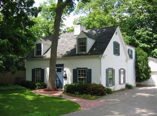 314 E Sheridan Pl, Lake Bluff, IL 60044