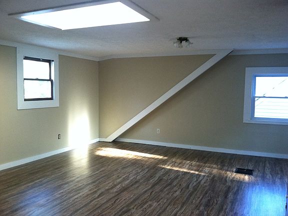 2nd image of 5102 Whitethorn Ave