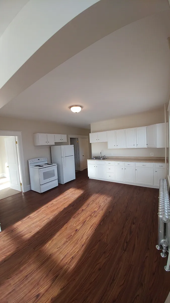 Building Photo - 106 Walnut St #2