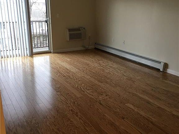 5th image of 752 Quaker Ln APT 309