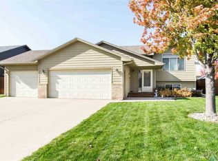 5405 S Galway Ave, Sioux Falls, SD 57106