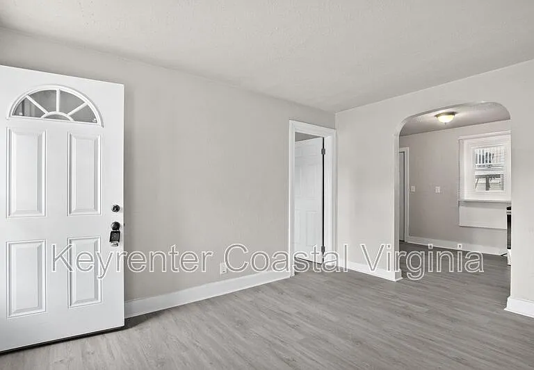 9569 6th Bay St #B — Photo 4