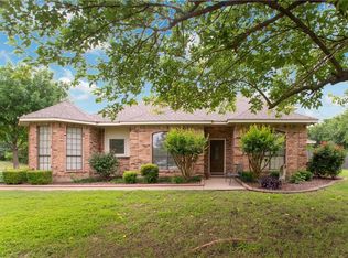 3040 Oak Tree Ln, Midlothian, TX 76065
