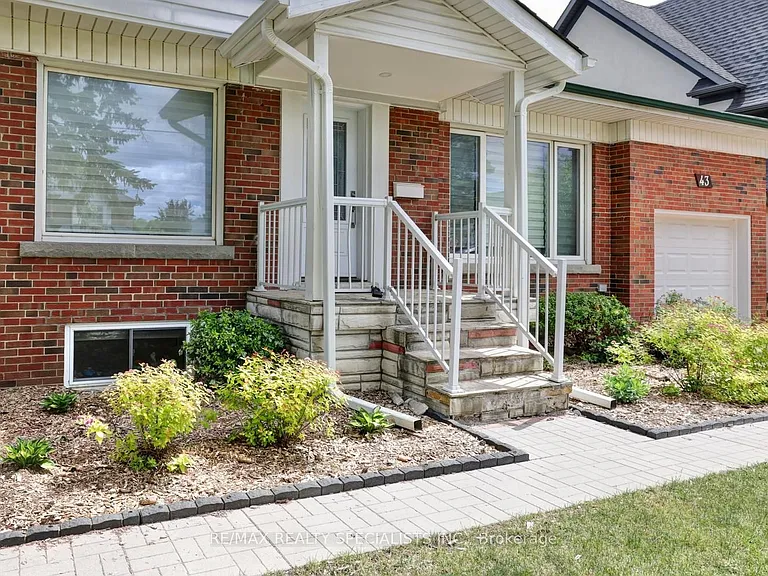 43 Firwood Cres — Photo 3