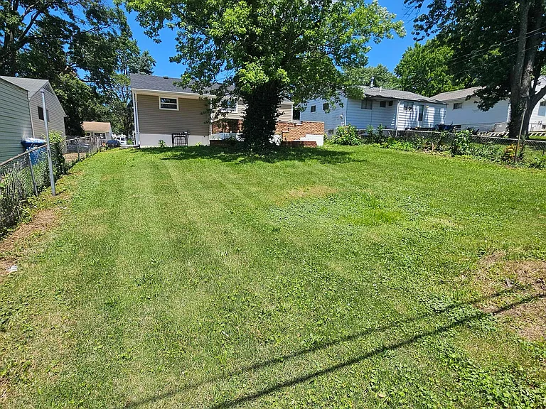 120 Perthshire Rd — Photo 3