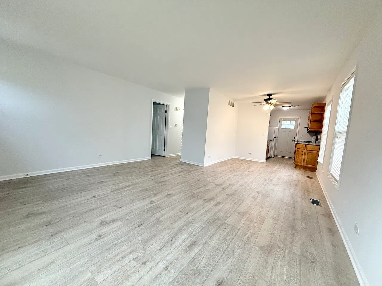 2 bed, 864 sqft, $1,850 — Photo 2