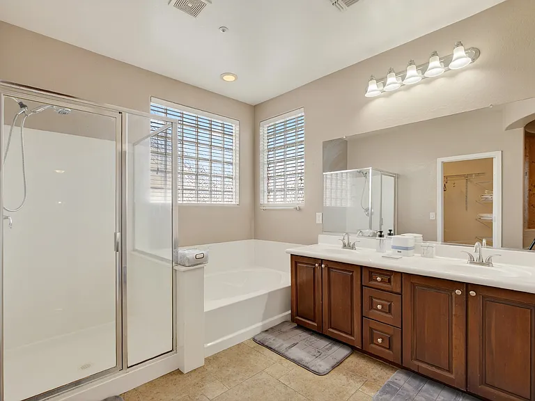 12034 W Polk St — Photo 10