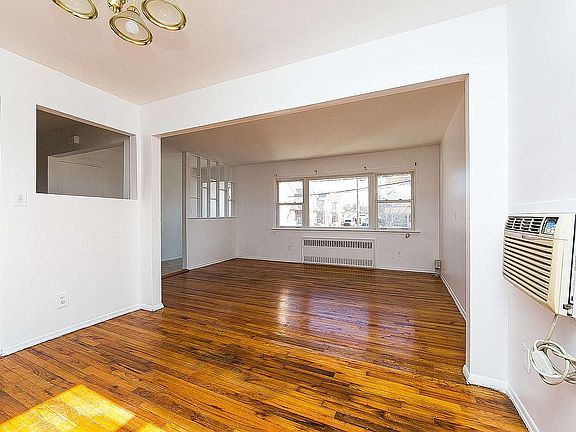 5th image of 12-33 Bay Park Pl