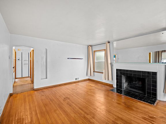 3rd image of 1525 E Kensington Ave S
