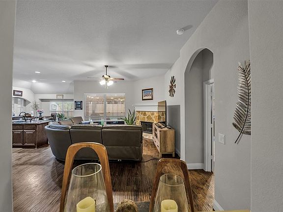 3rd image of 4208 Gleneagles Dr