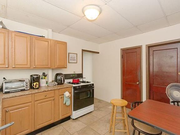 5th image of 610 Morris St #1