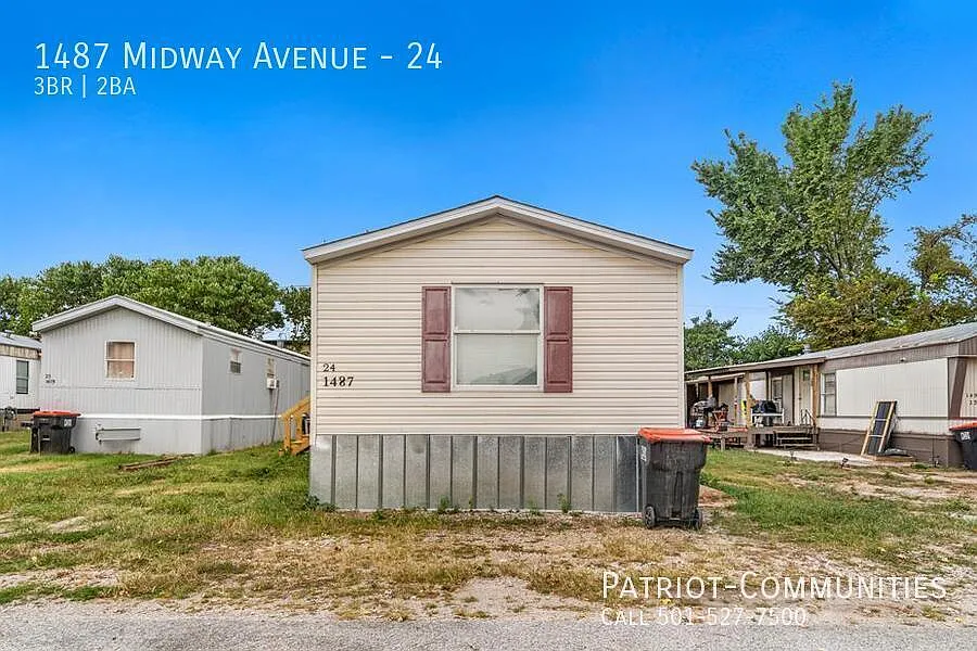 3 bed, $1,100 — Photo 2