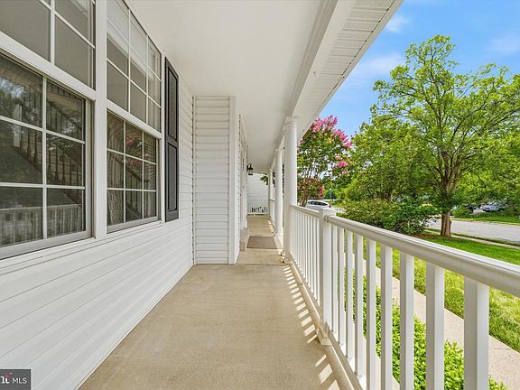 4th image of 862 Macalister Dr SE