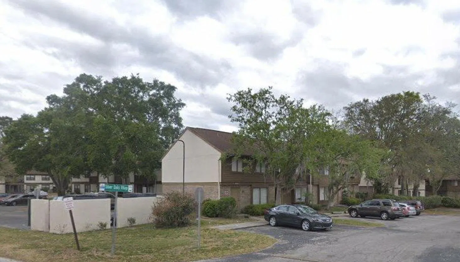 3 bed, 1228 sqft, $1,695 — Photo 1