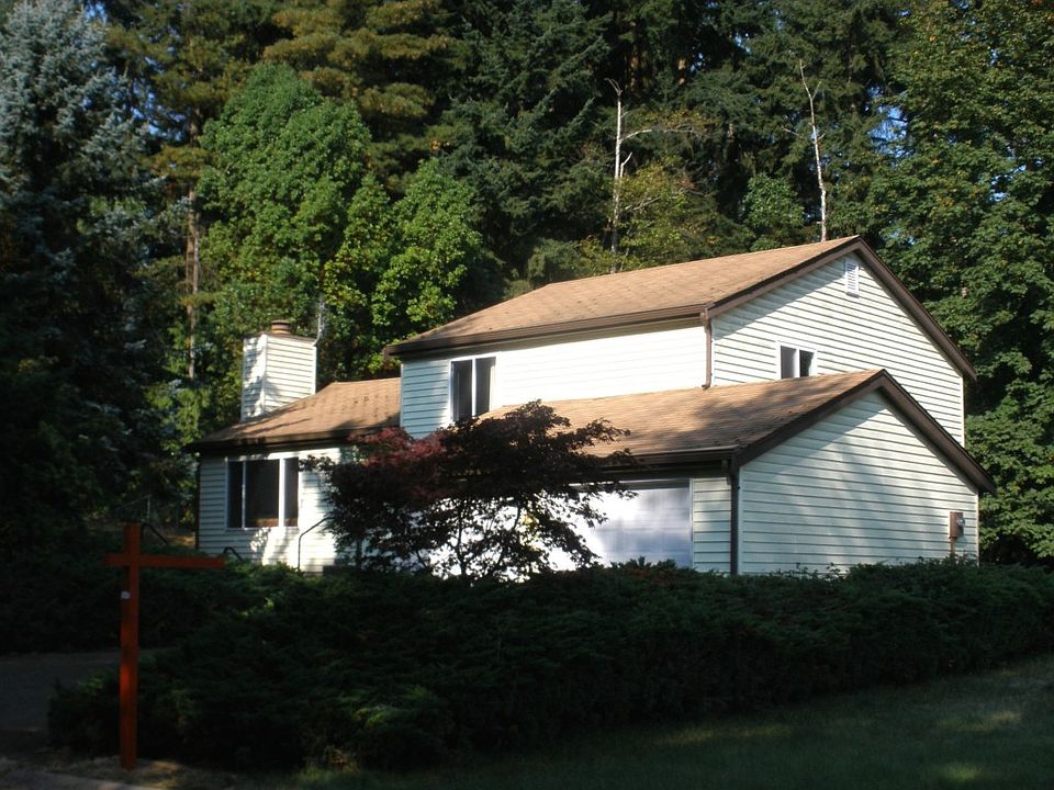1st image of 8413 Hickory Pl NE