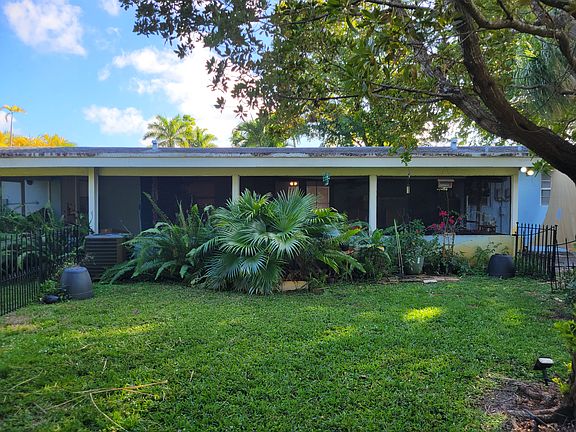 4th image of 127 NW 25th St
