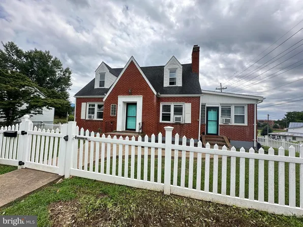 2 Terrace Ln, Luray, VA 22835