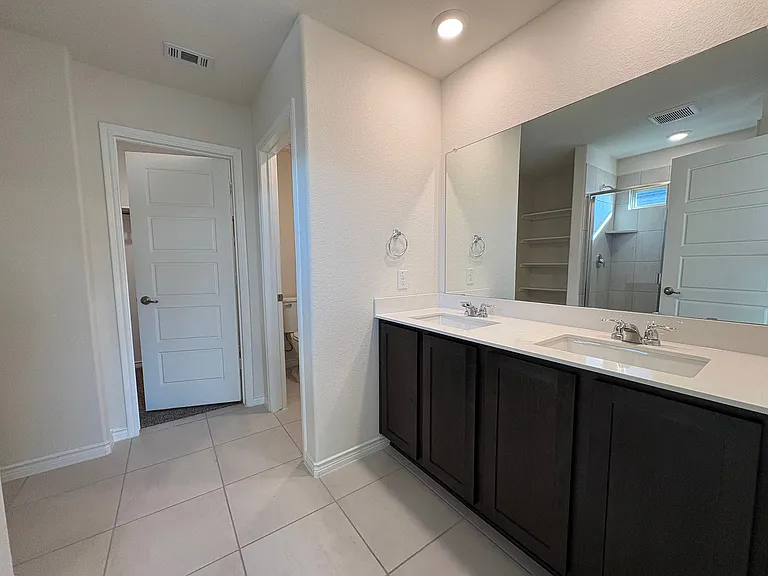 610 Union Dr — Photo 24