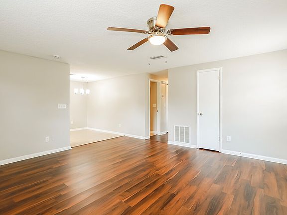 5th image of 2834 Tanglewood Blvd