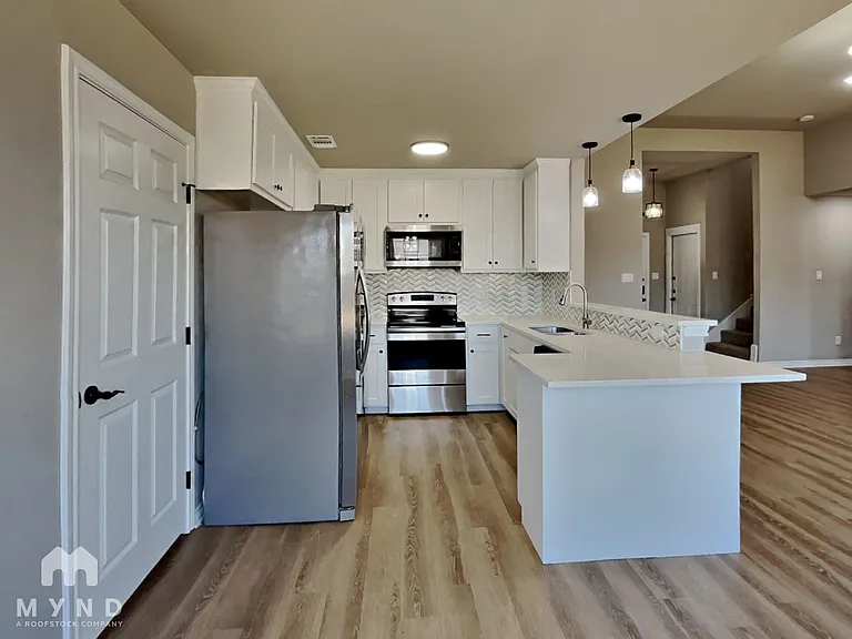 5401 Ashworth Ct — Photo 3