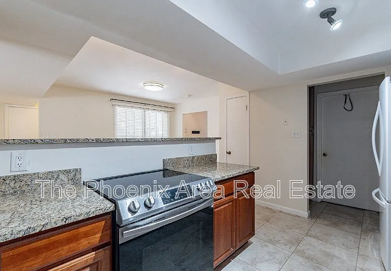 1001 E Campus Dr — Photo 27